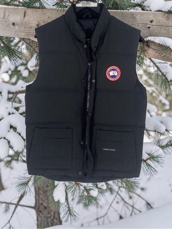 Canada Goose Jackets & Blazers - Women’s Canada Goose Black Quilted Down Puffer Vest with Logo Patch X-L